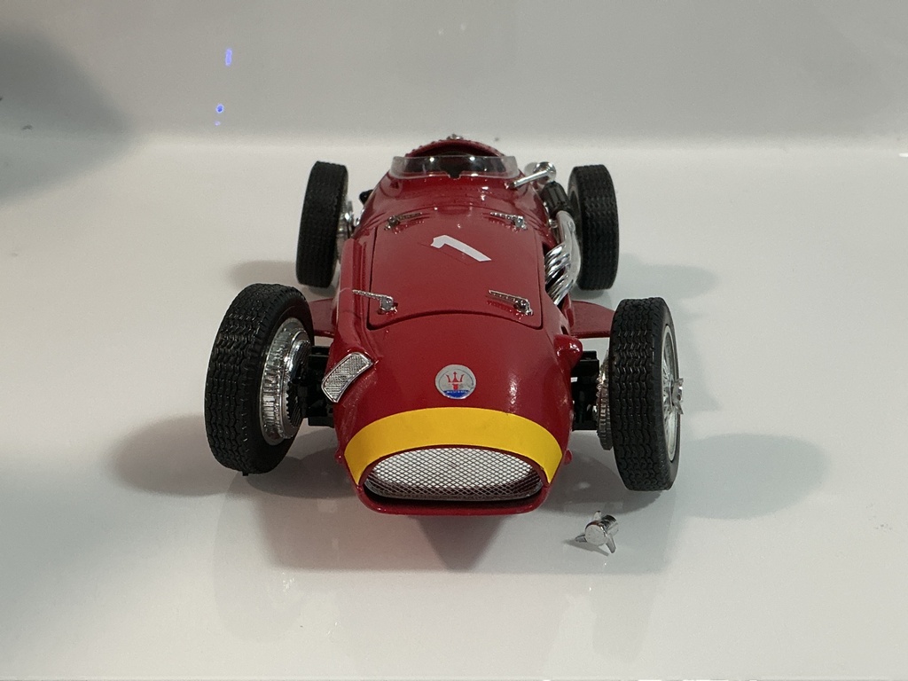 1/18 POLISTIL MASERATI 250 E RED ON BLACK [BROKEN OFF PIECE] - Photo 6