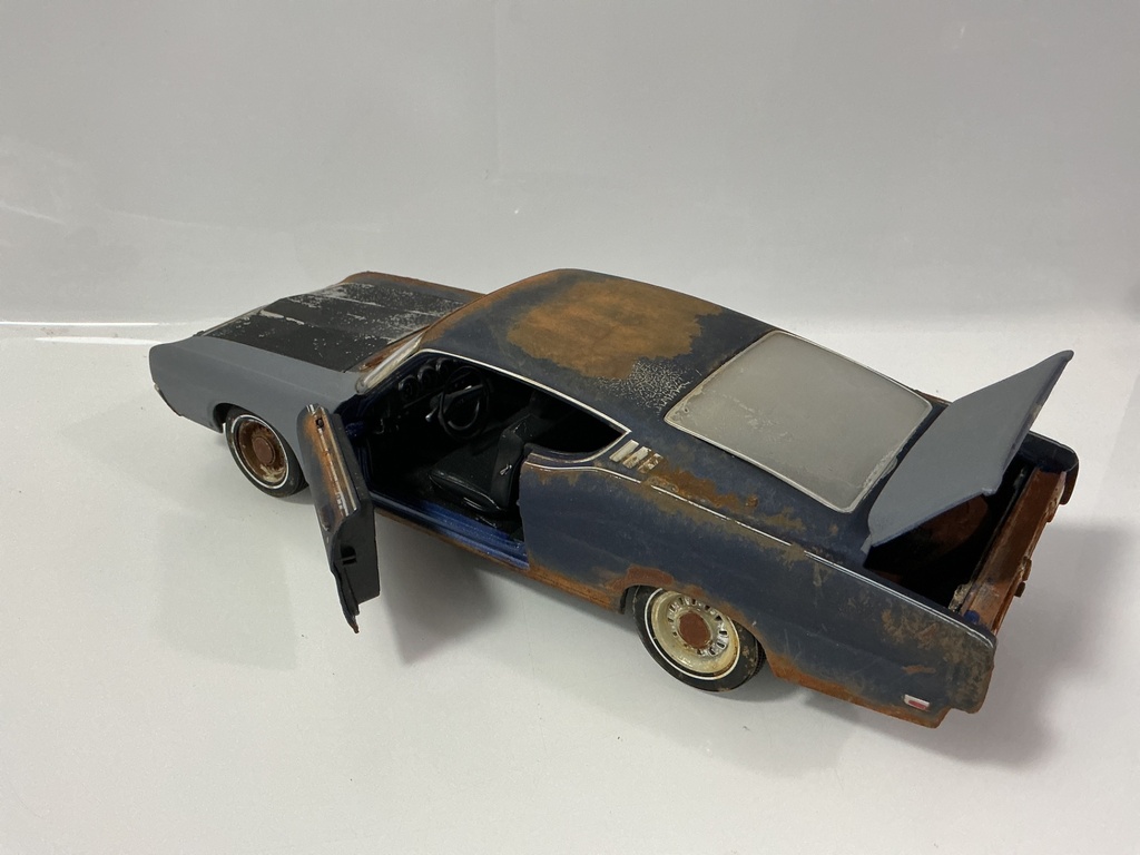 1/18 MAISTO 1969 FORD TORINO TALLADEGA BARNYARD  - Photo 2