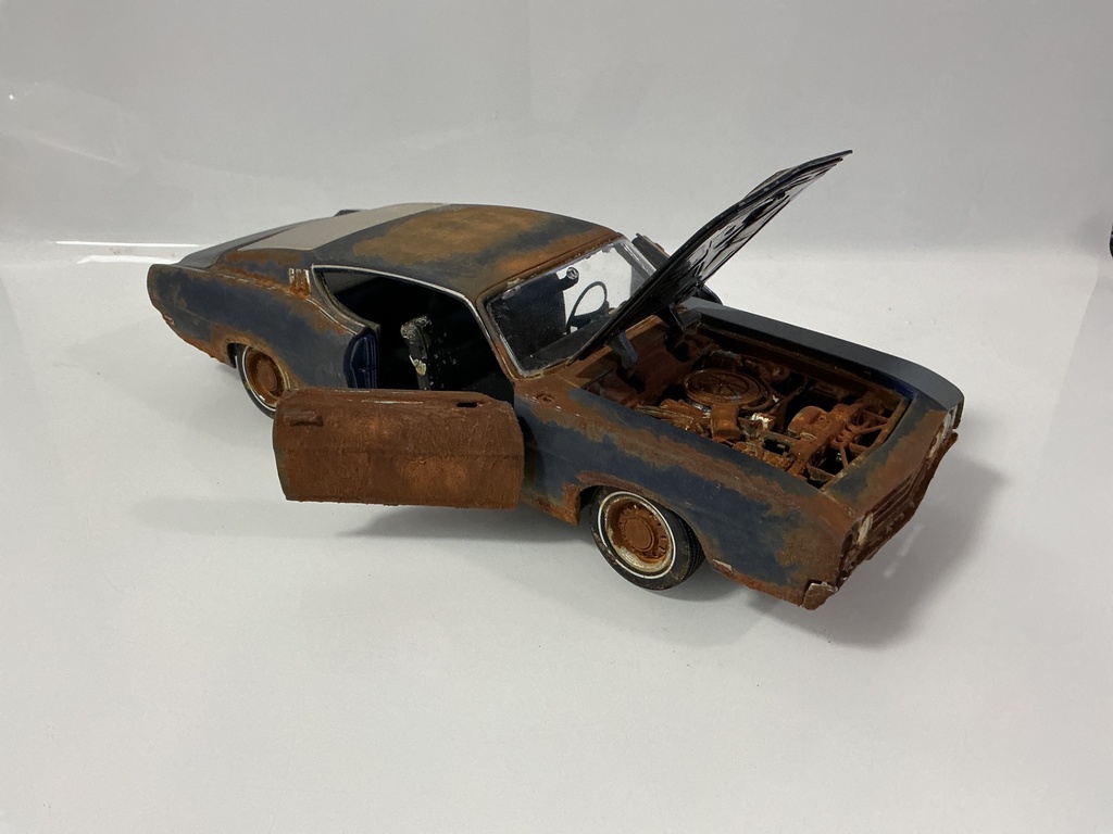 1/18 MAISTO 1969 FORD TORINO TALLADEGA BARNYARD  - Photo 4
