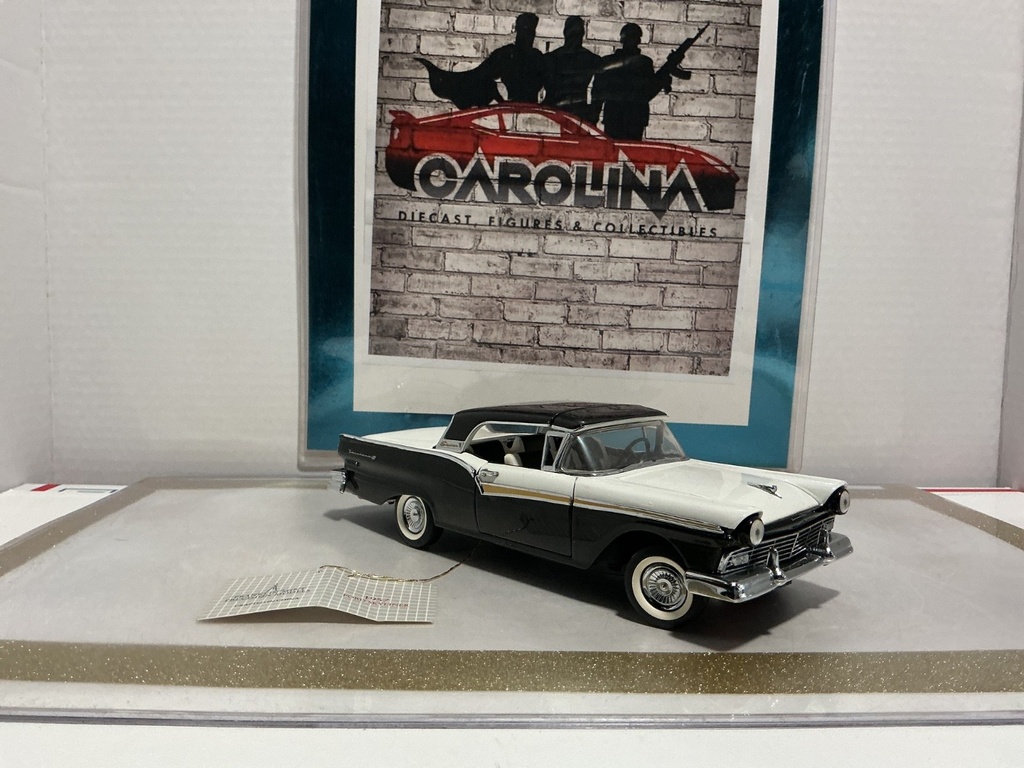 1/24: FRANKLIN MINT 1957 FORD SKYLINER image