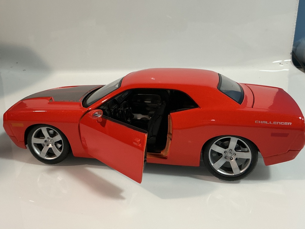 MAISTO 2006 PODGEN CHALLENGER CONCEPT HEMI ORANGE ON BLACK - Photo 3