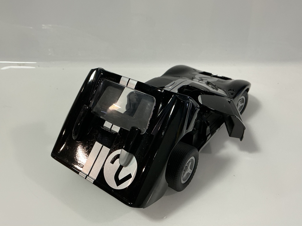 1/18 UNIVERSAL HOBBIES FORD GT 40 DAMAGED TOW HOOK - Photo 4