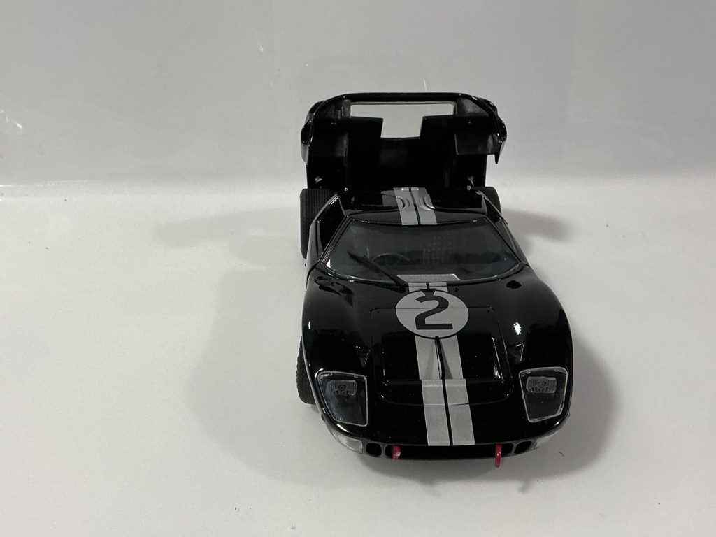 1/18 UNIVERSAL HOBBIES FORD GT 40 DAMAGED TOW HOOK - Photo 5