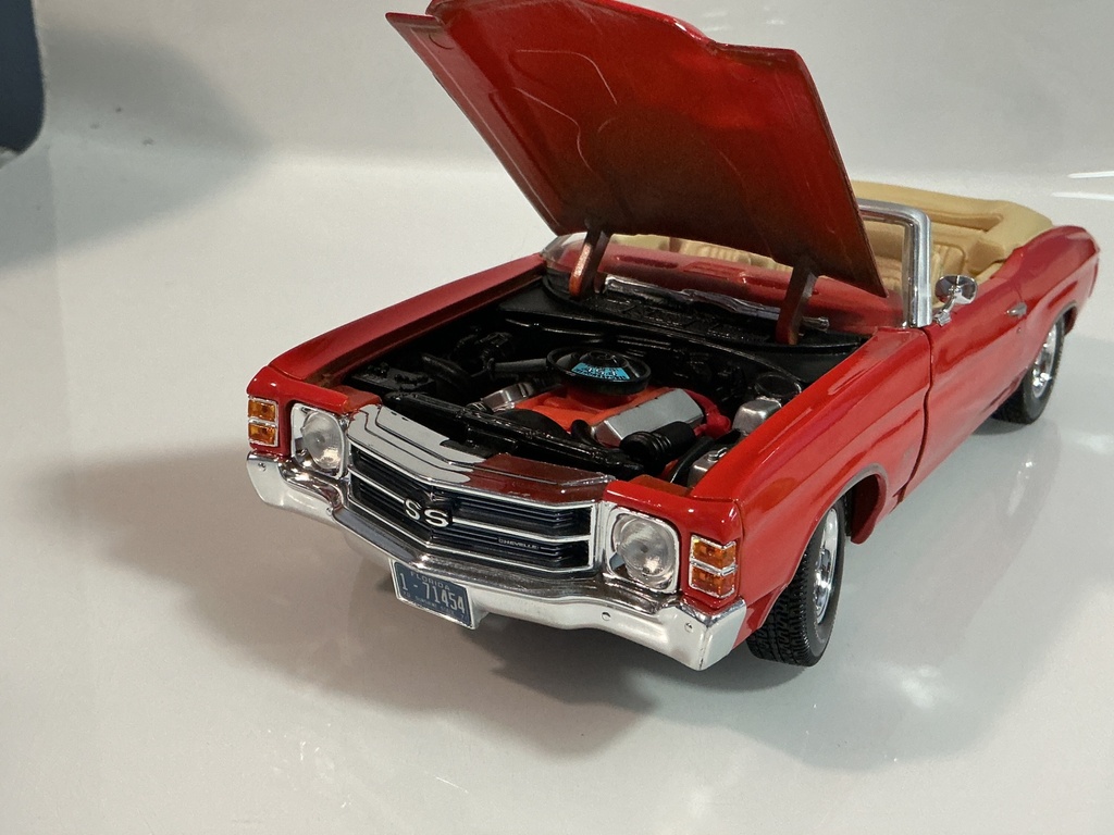 1/18 MAISTO 1971 CHEVROLET CHEVELLE RED ON TAN - Photo 3