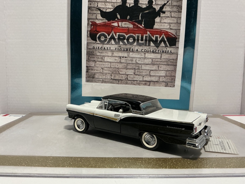 1/24: FRANKLIN MINT 1957 FORD SKYLINER image