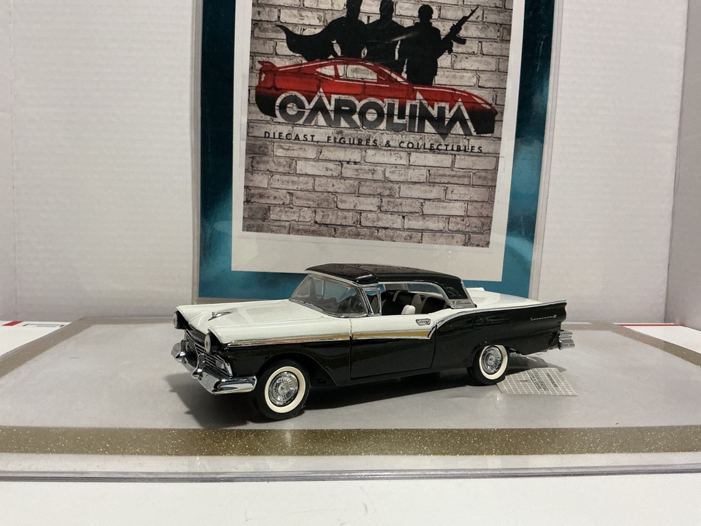 1/24: FRANKLIN MINT 1957 FORD SKYLINER image
