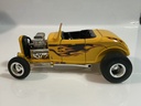 1/18 ERTL FORD DEUCE YELLOW ON BLACK - Photo 2