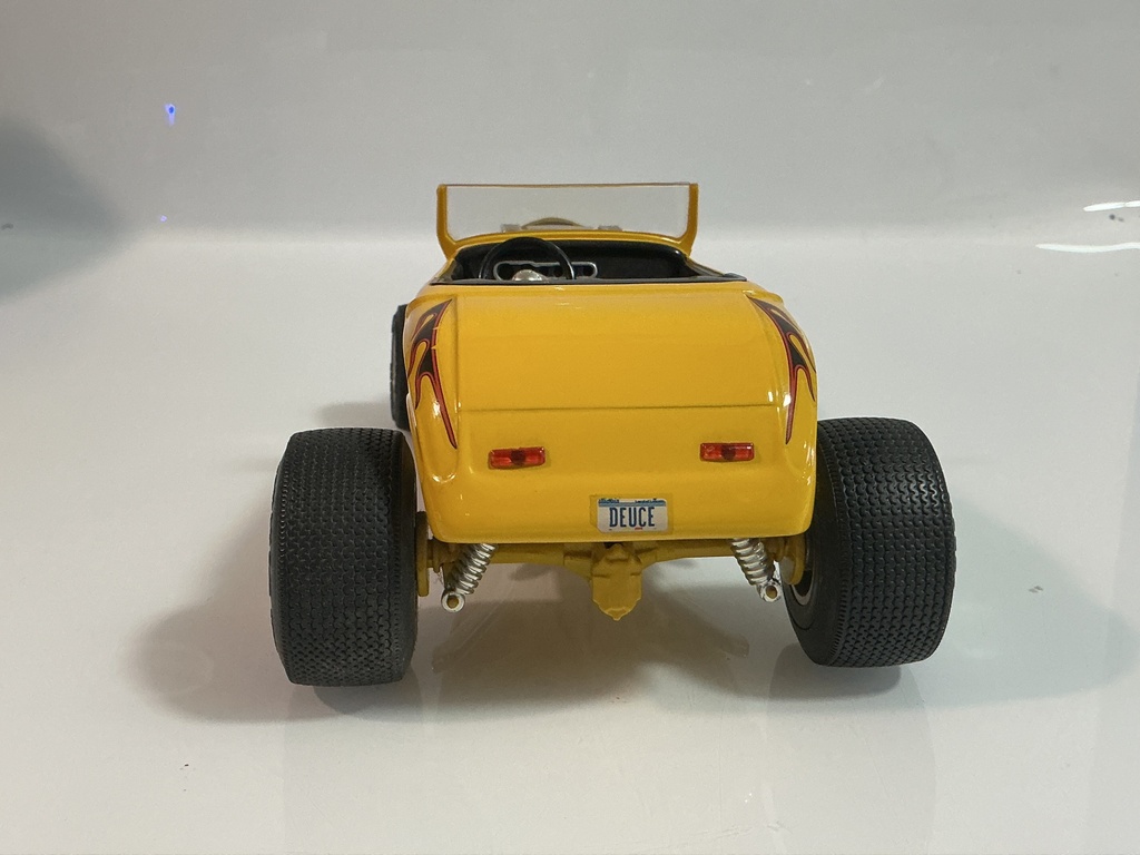 1/18 ERTL FORD DEUCE YELLOW ON BLACK - Photo 4