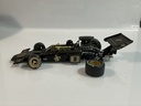 1/18 QUARTZO LOTUS 72 BLACK / GOLD ON BLACK [BROKEN TIRE] - Photo 2
