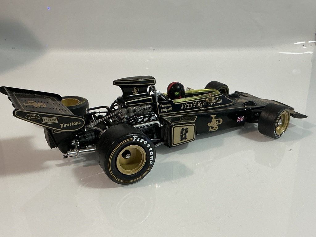 1/18 QUARTZO LOTUS 72 BLACK / GOLD ON BLACK [BROKEN TIRE] - Photo 4