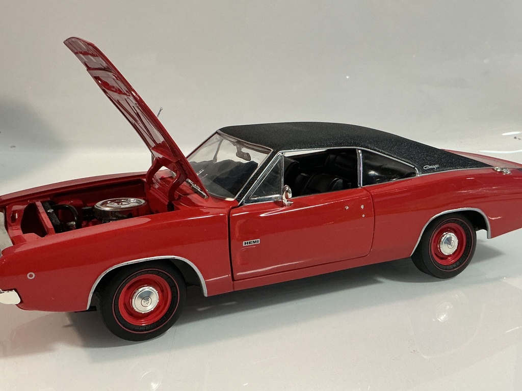1/18 ERTL 1968 DODGE CHARGER RED ON BLACK - Photo 2