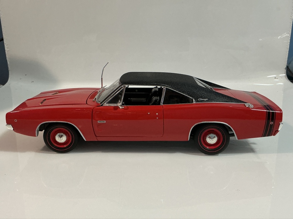 1/18 ERTL 1968 DODGE CHARGER RED ON BLACK - Photo 3