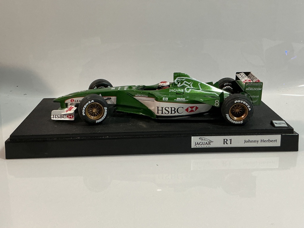 1/18 HOT WHEELS RI JOHHNY HERBERT JAGUAR RACING GREEN ON WHITE - Photo 2