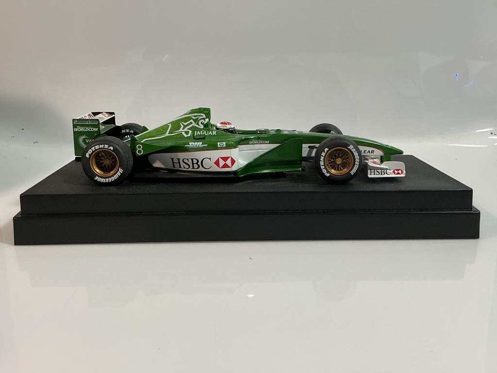 1/18 HOT WHEELS RI JOHHNY HERBERT JAGUAR RACING GREEN ON WHITE - Photo 4