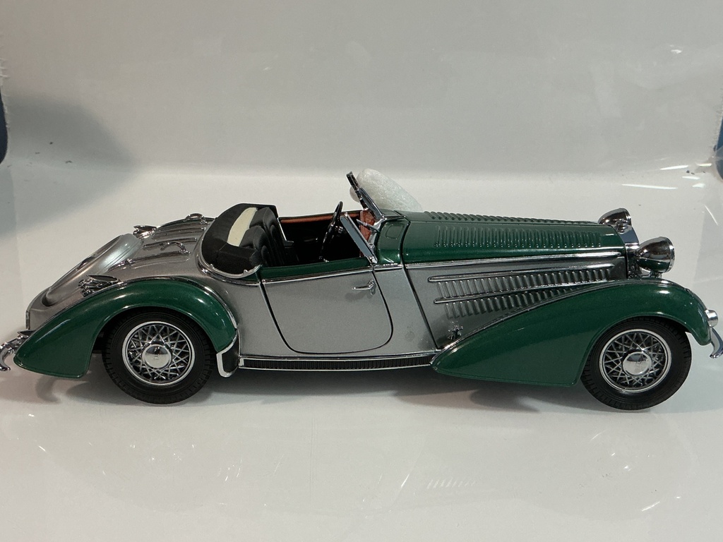 1/18 SUN STAR 1938 HORCH 85 SILVER / GREEN ON BLACK [WINDSHIELD BROKEN] - Photo 6