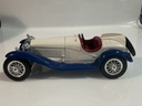 1/18  BURAGO ALFA ROMEO 2300 SPIDER 1932 WHITE / BLUE ON RED - Photo 2