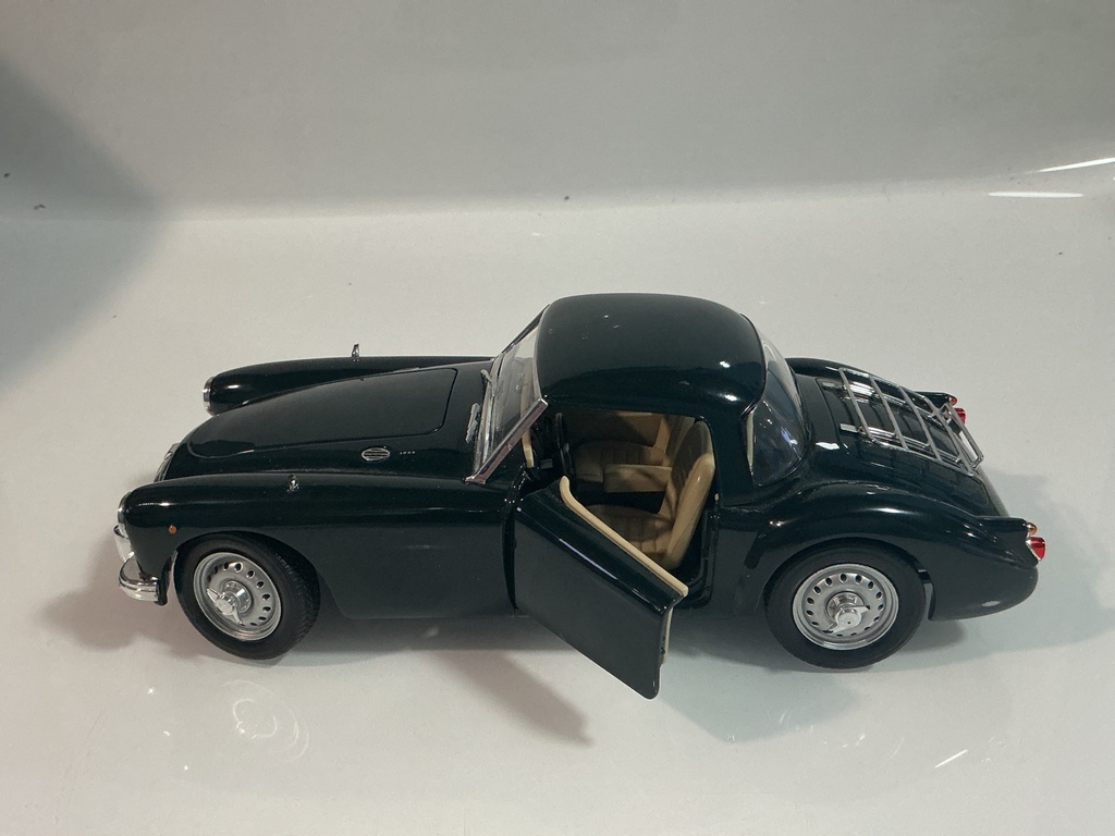1/18 REVELL MGA 2003 GREEN ON TAN  - Photo 4