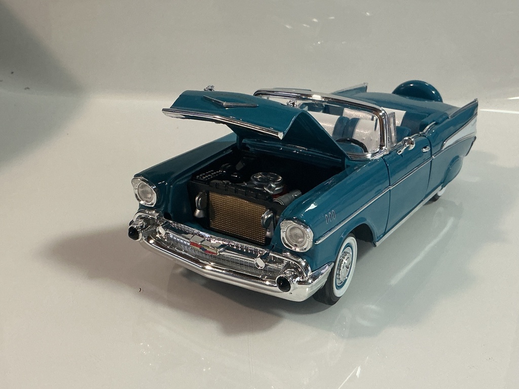 1/18 ROAD SIGNATURE BEL AIR BLUE / WHITE  - Photo 2
