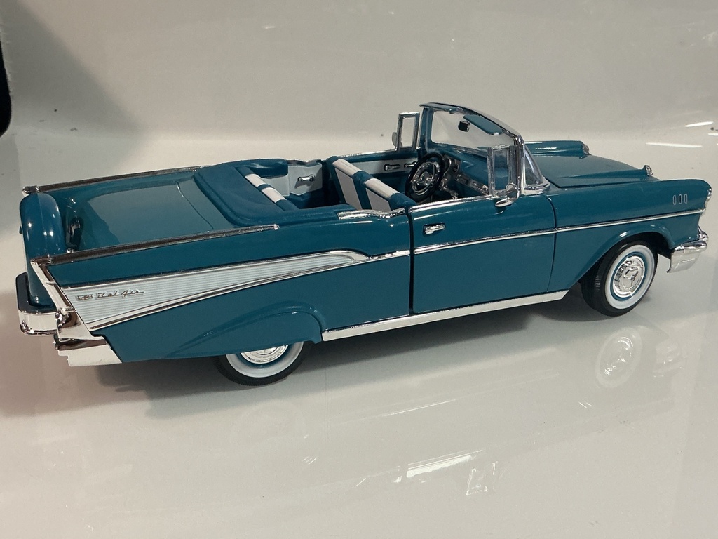 1/18 ROAD SIGNATURE BEL AIR BLUE / WHITE  - Photo 6