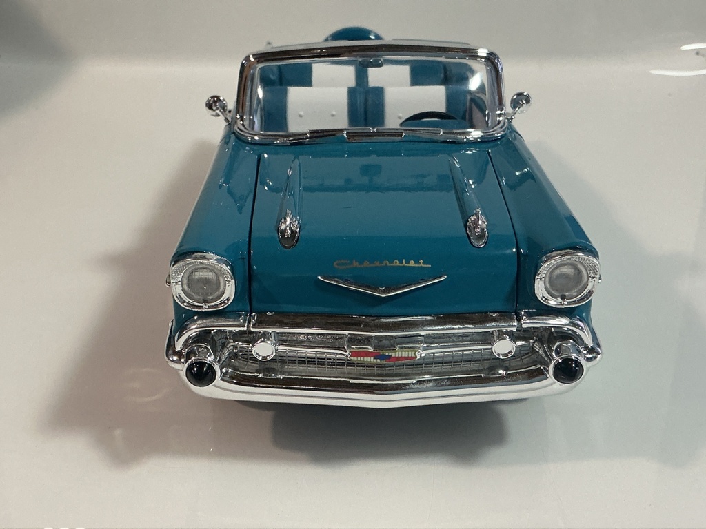 1/18 ROAD SIGNATURE BEL AIR BLUE / WHITE  - Photo 7