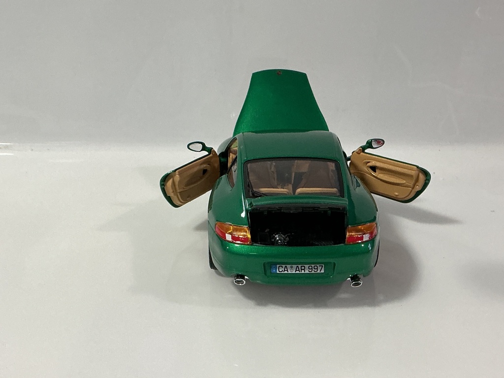 1/18 BURAGO 1997 PORSCHE 911 CARRERA GOLD COLLECTION GREEN ON TAN - Photo 3