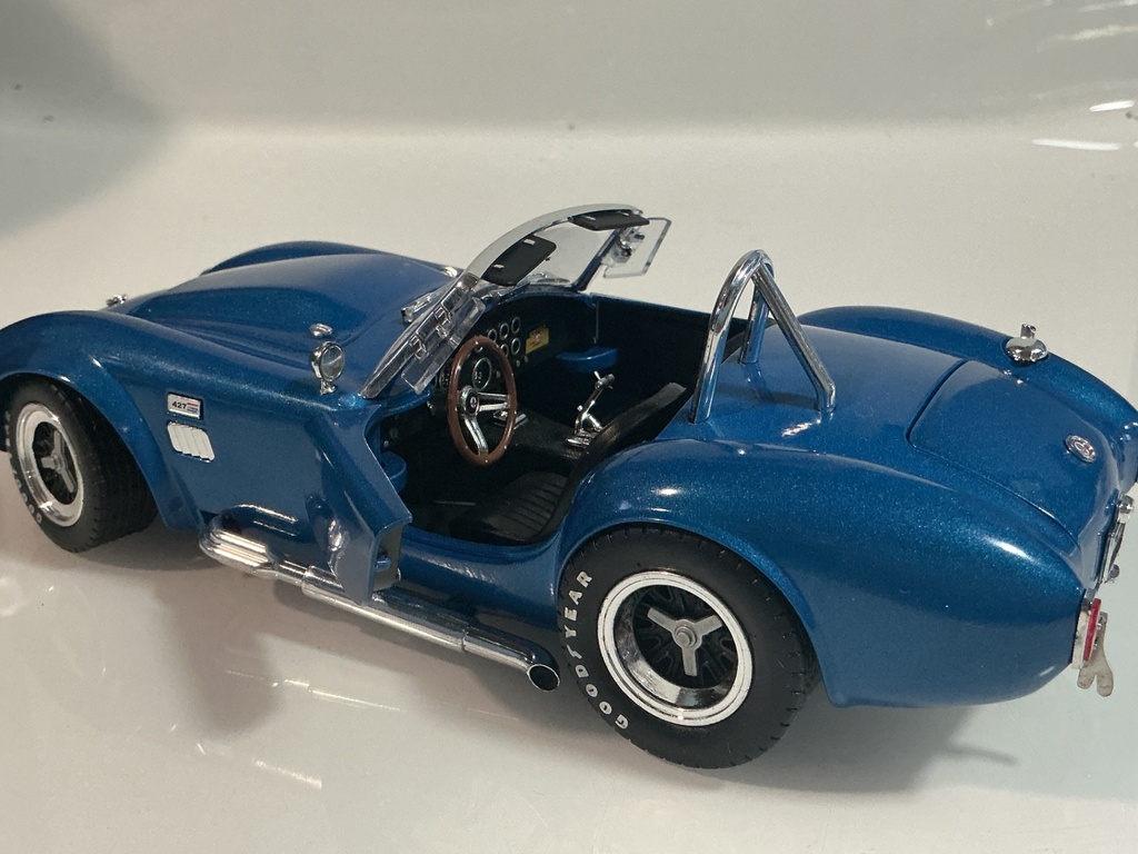 1/18 SHELBY COLLECTIBLES SHELBY COBRA 427 S/C BLUE ON BLACK  - Photo 5