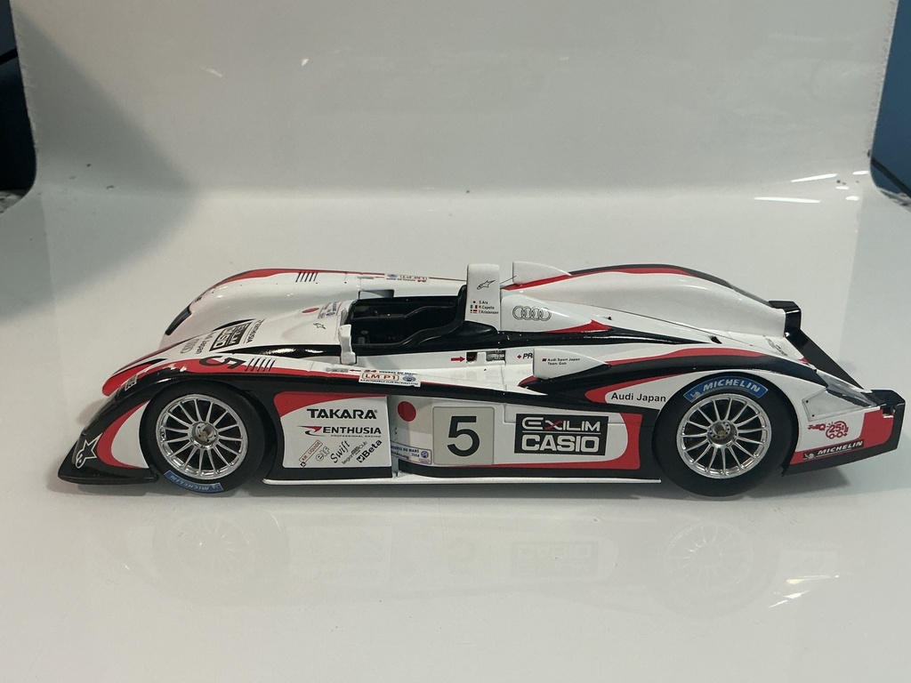 1/18 SPARK AUDI R8 WHITE RED BLACK #5 *NO SPOILER  - Photo 2