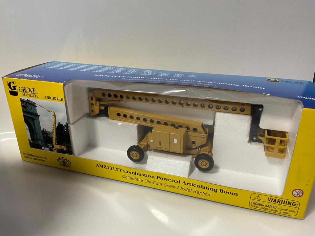 1/50 NORSCOT AMZ131XT COMBUSTION POWERED ARTICULATING BOOM  - Photo 3