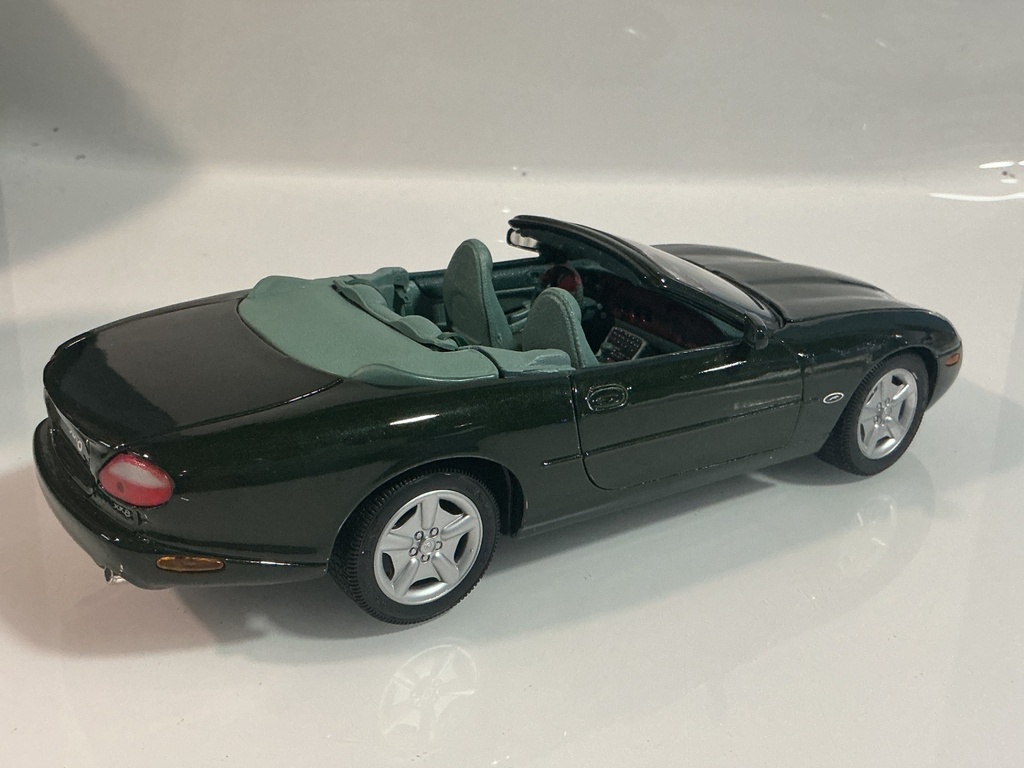 1/18 MAISTO JAGUAR XC 8 GREEN ON LIGHT GREEN - Photo 7