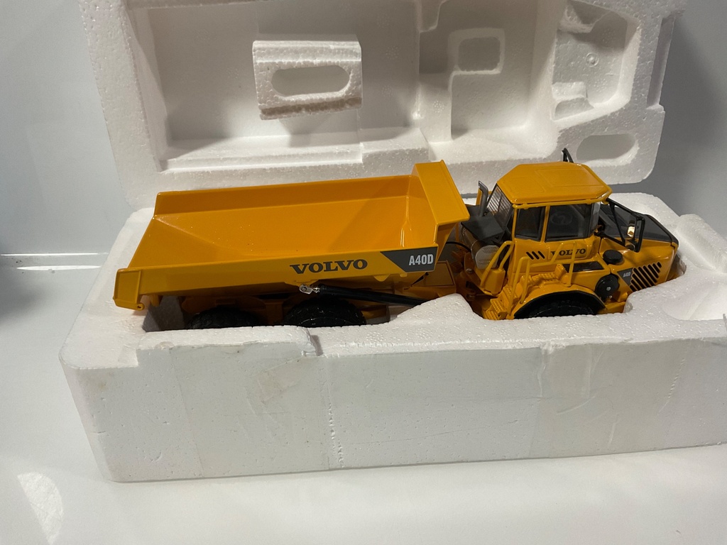1/50 VOLVO A40D ARTICULATED DUMP TRUCK  - Photo 3