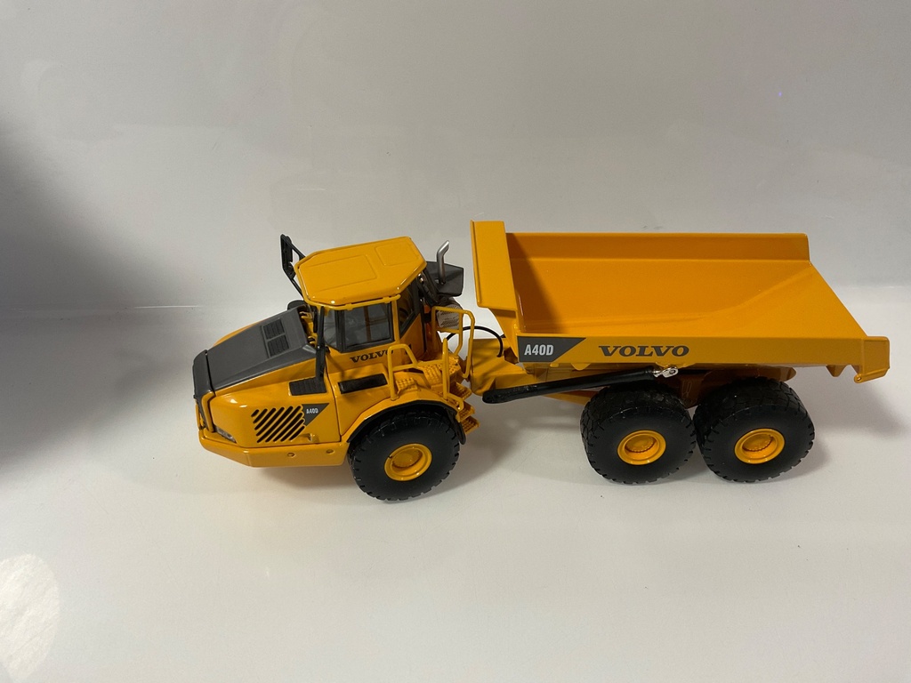 1/50 VOLVO A40D ARTICULATED DUMP TRUCK  - Photo 5