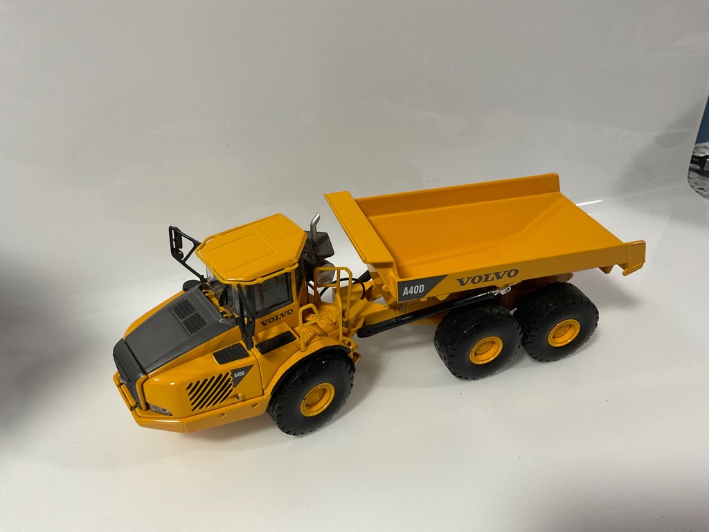1/50 VOLVO A40D ARTICULATED DUMP TRUCK  - Photo 6
