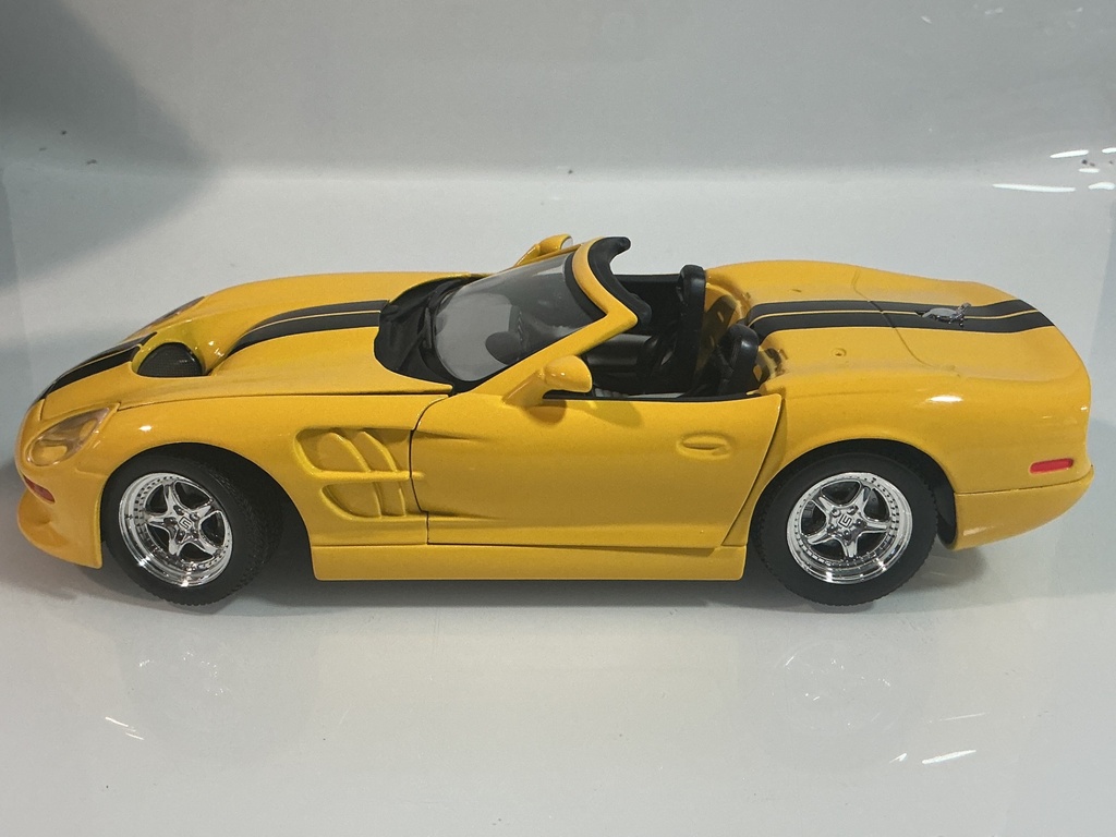 1/18 ROAD SIGNATURE 1999 SHELBY SERIES 1 YELLOW / BLACK ON GREY - Photo 2