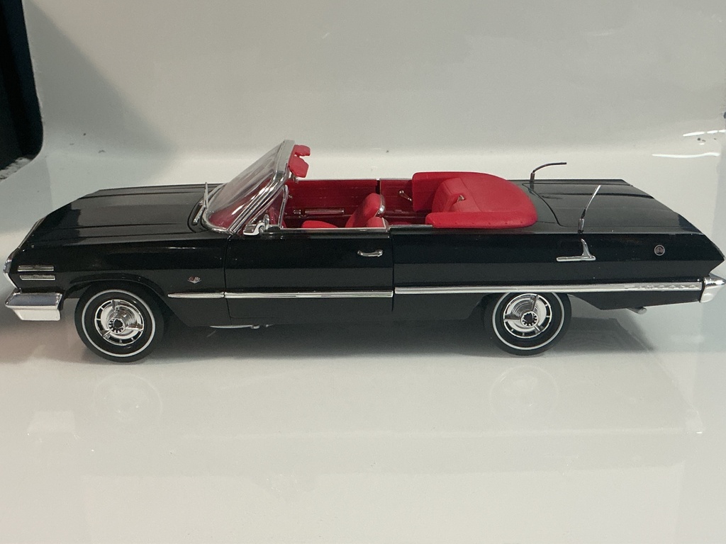 1/18 WELLY 1963 CHEVROLET IMPALA BLACK ON RED - Photo 2