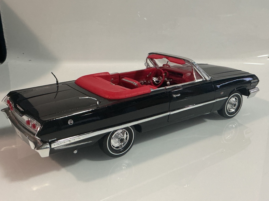 1/18 WELLY 1963 CHEVROLET IMPALA BLACK ON RED - Photo 6