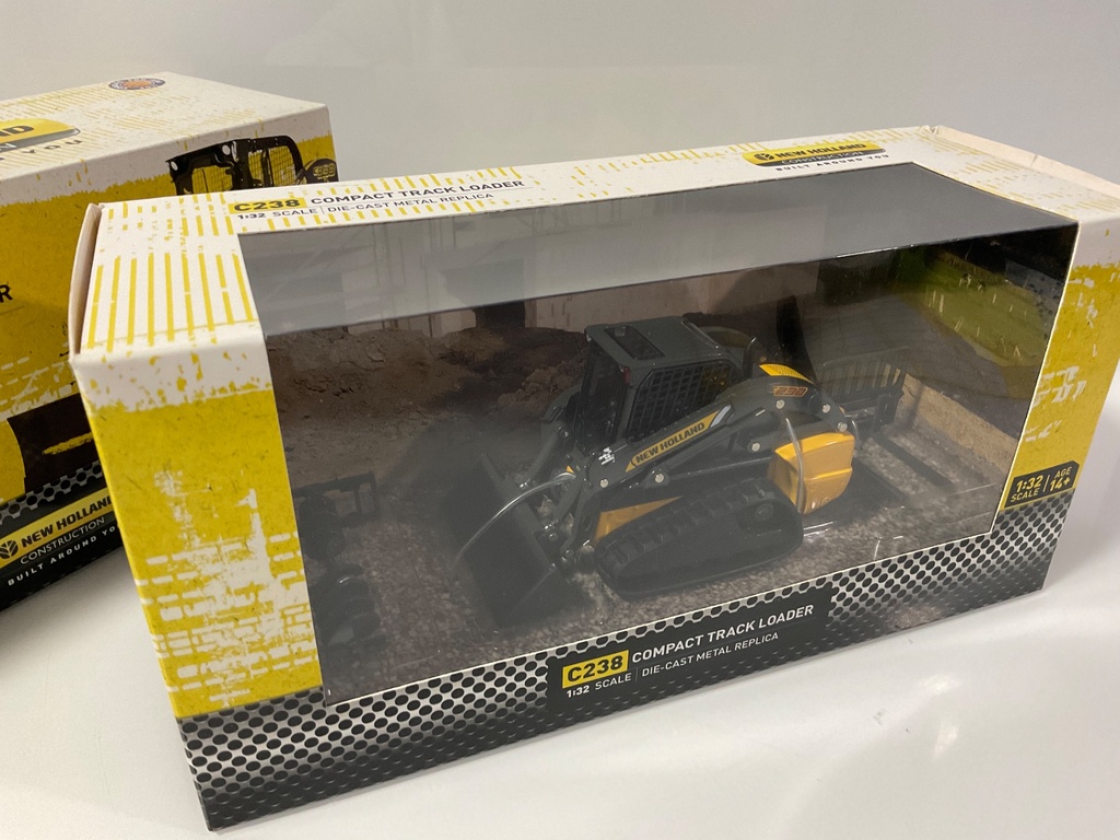 1/32 SPS NEW HOLLAND COMPACT TRACK LOADER C238 WITH ATTACHMENTS  - Photo 3