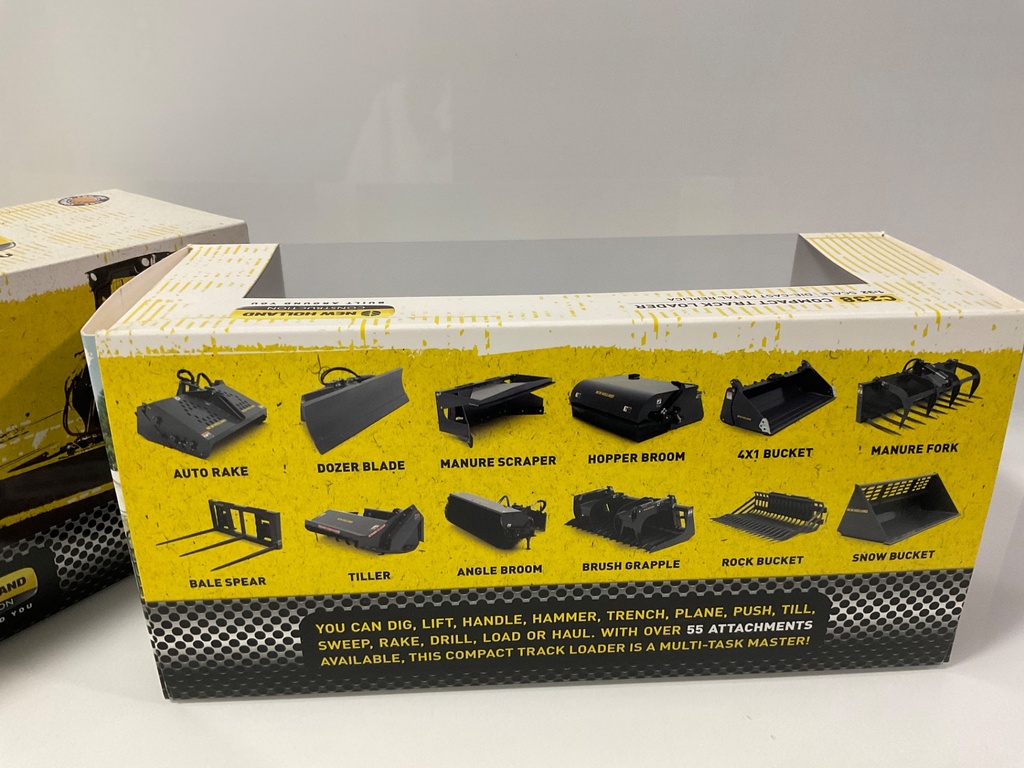 1/32 SPS NEW HOLLAND COMPACT TRACK LOADER C238 WITH ATTACHMENTS  - Photo 4