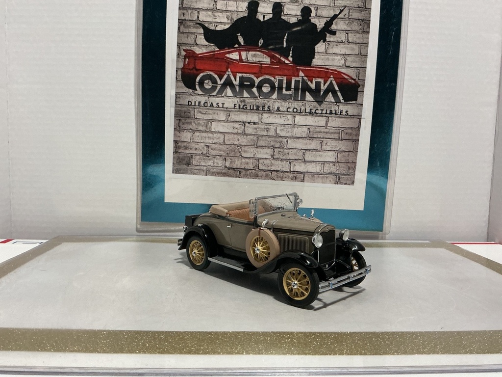 1/24: DANBURY MINT 1931 FORD MODEL A ROADSTER *MISSING EMBLEM TAG* image