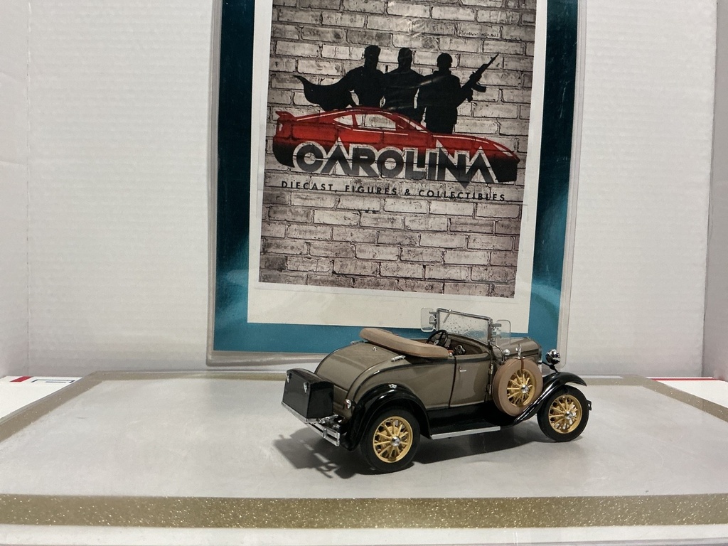 1/24: DANBURY MINT 1931 FORD MODEL A ROADSTER *MISSING EMBLEM TAG* image