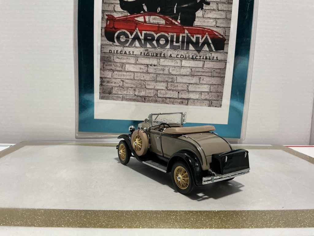 1/24: DANBURY MINT 1931 FORD MODEL A ROADSTER *MISSING EMBLEM TAG* image