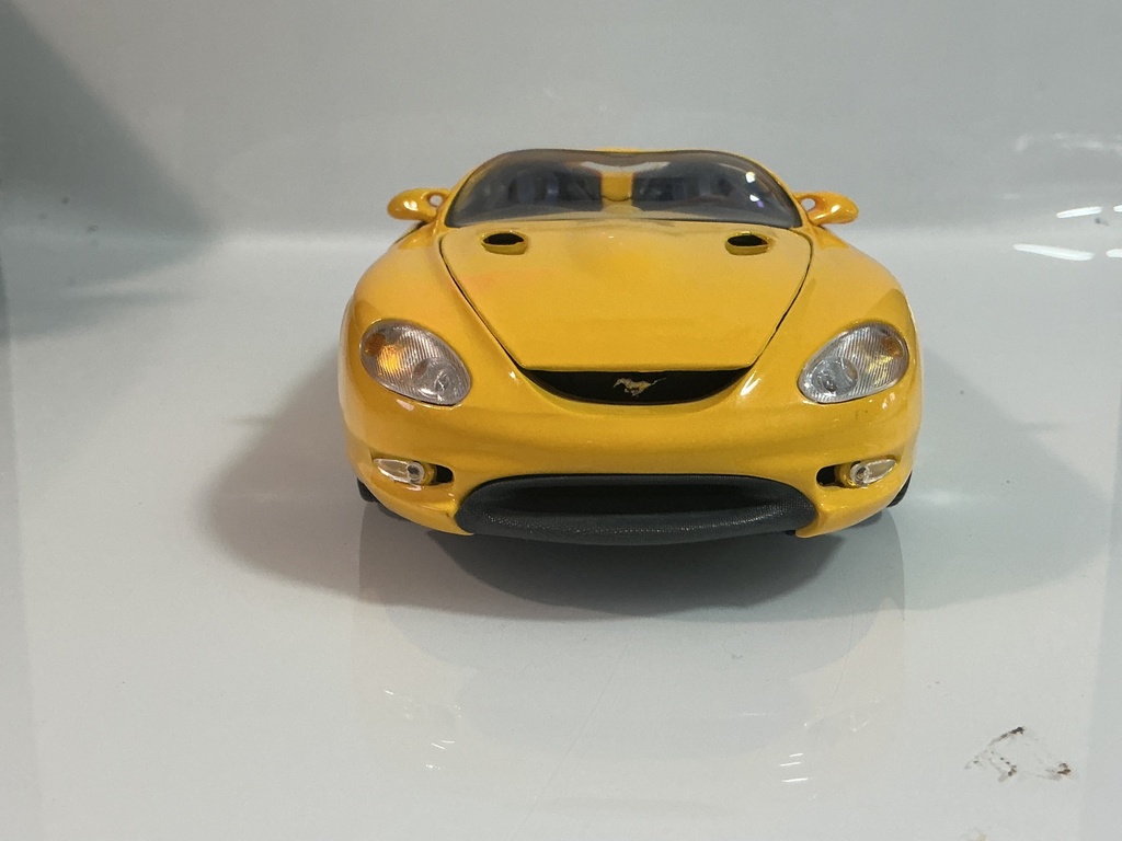 1/18 MAISTO MUSTANG MACH III YELLOW ON BLACK - Photo 2