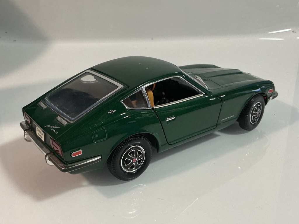 1/18 ROAD SIGNATURE 1970 DATSUN 240Z GREEN ON TAN - Photo 6