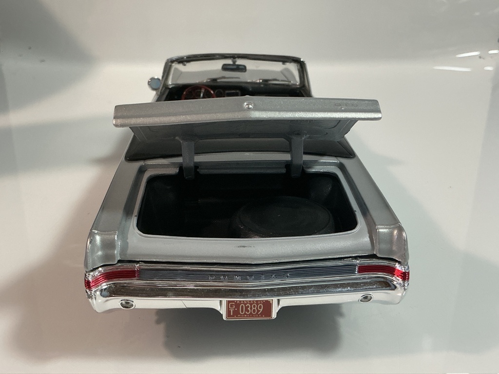 1/18 MAISTO 1965 PONTIAC GTO SILVER ON BLACK - Photo 6