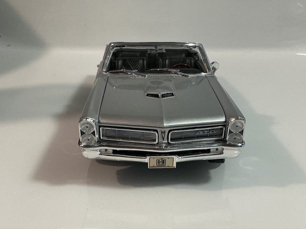 1/18 MAISTO 1965 PONTIAC GTO SILVER ON BLACK - Photo 8