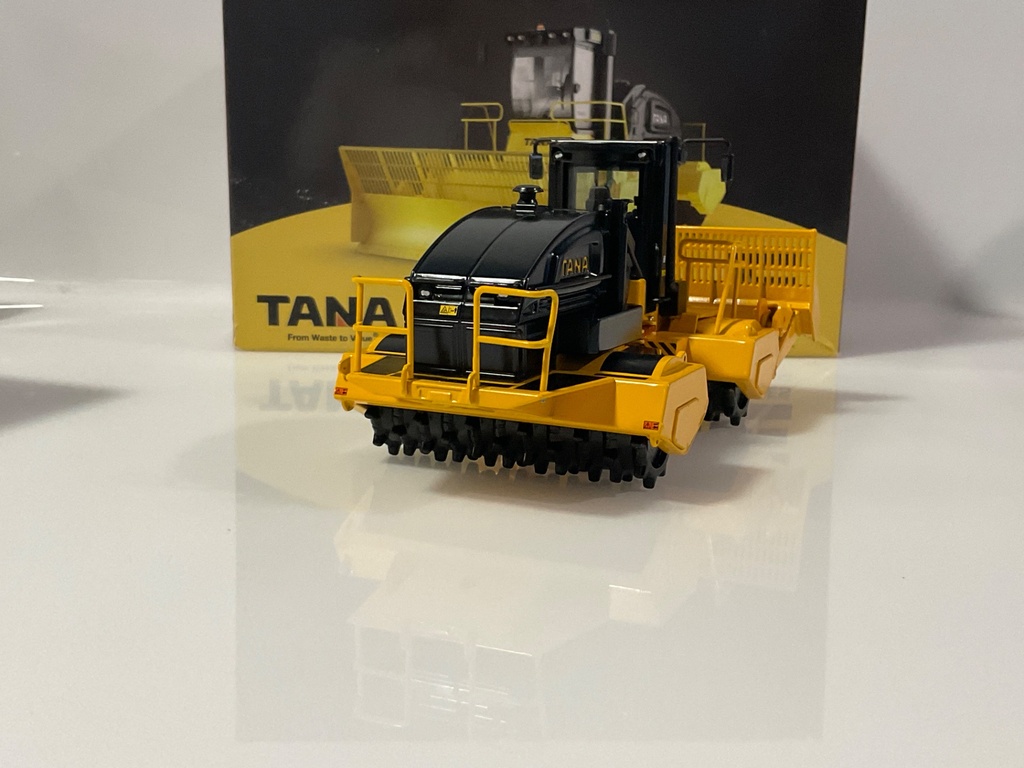 1/50 NZG TANA LANDFILL COMPACTOR E SERIES  - Photo 5