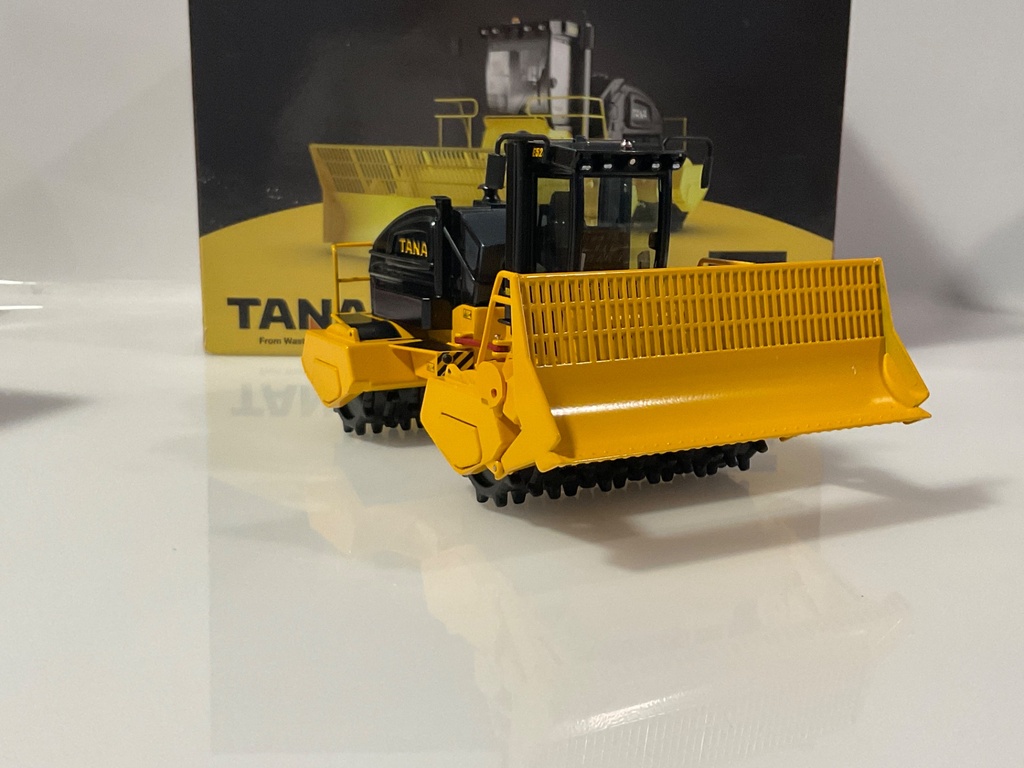 1/50 NZG TANA LANDFILL COMPACTOR E SERIES  - Photo 6