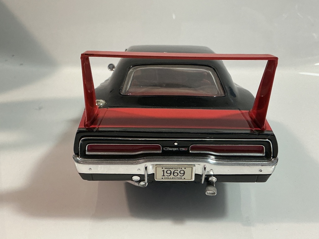 1/18 ERTLS 1969 DODGE DAYTONA BLACK ON RED  - Photo 5