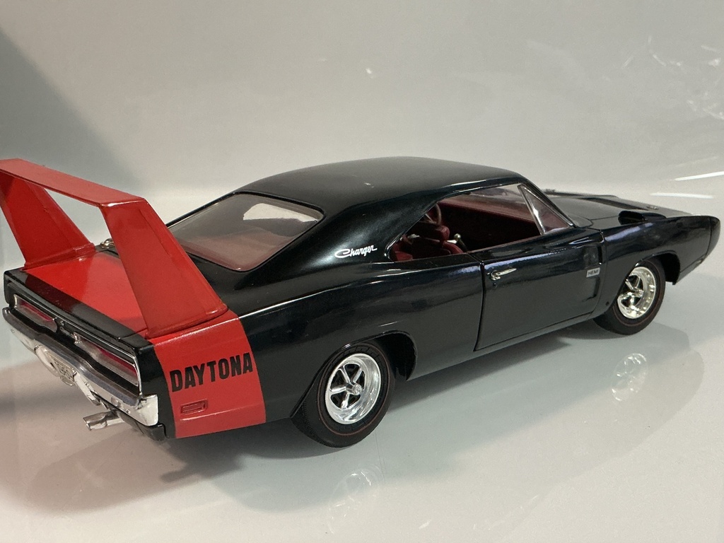 1/18 ERTLS 1969 DODGE DAYTONA BLACK ON RED  - Photo 6