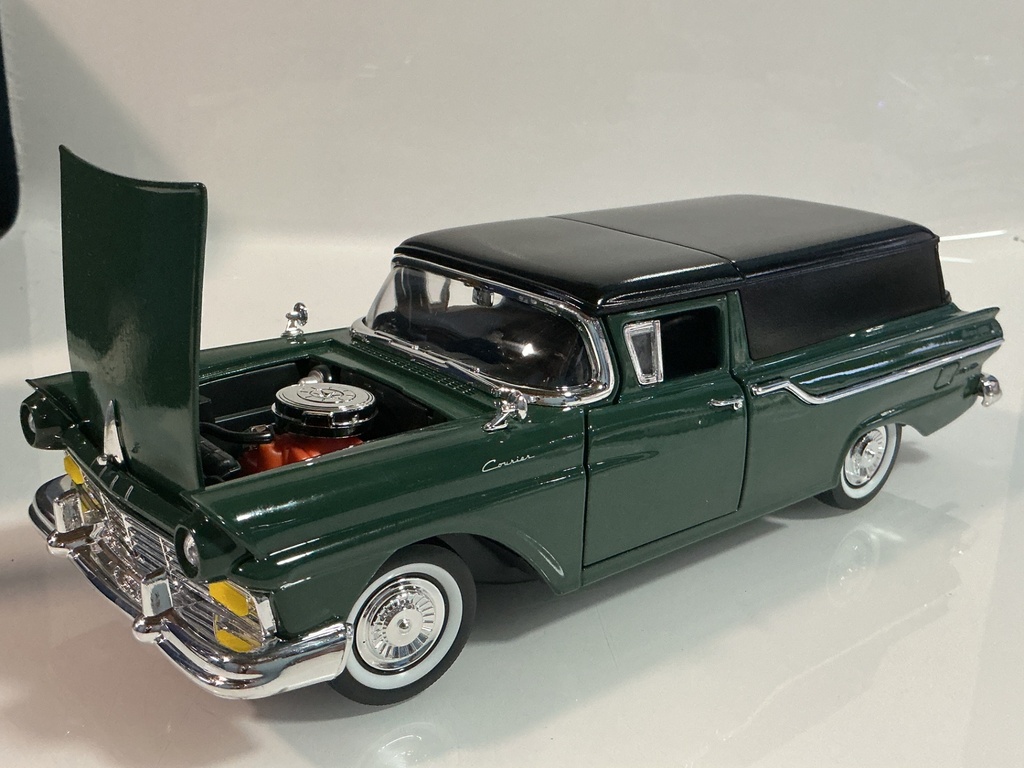 1/18 ROAD SIGNATURE 1957 FORD RANCHERO GREEN ON BLACK - Photo 2