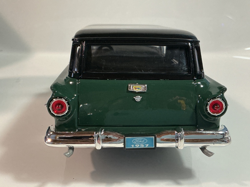 1/18 ROAD SIGNATURE 1957 FORD RANCHERO GREEN ON BLACK - Photo 5
